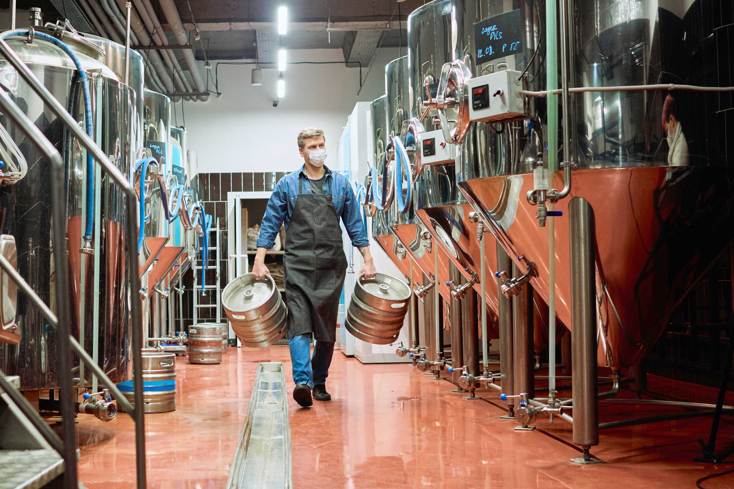Floors for beverage production - permanently wet-resistant and chemically resistant