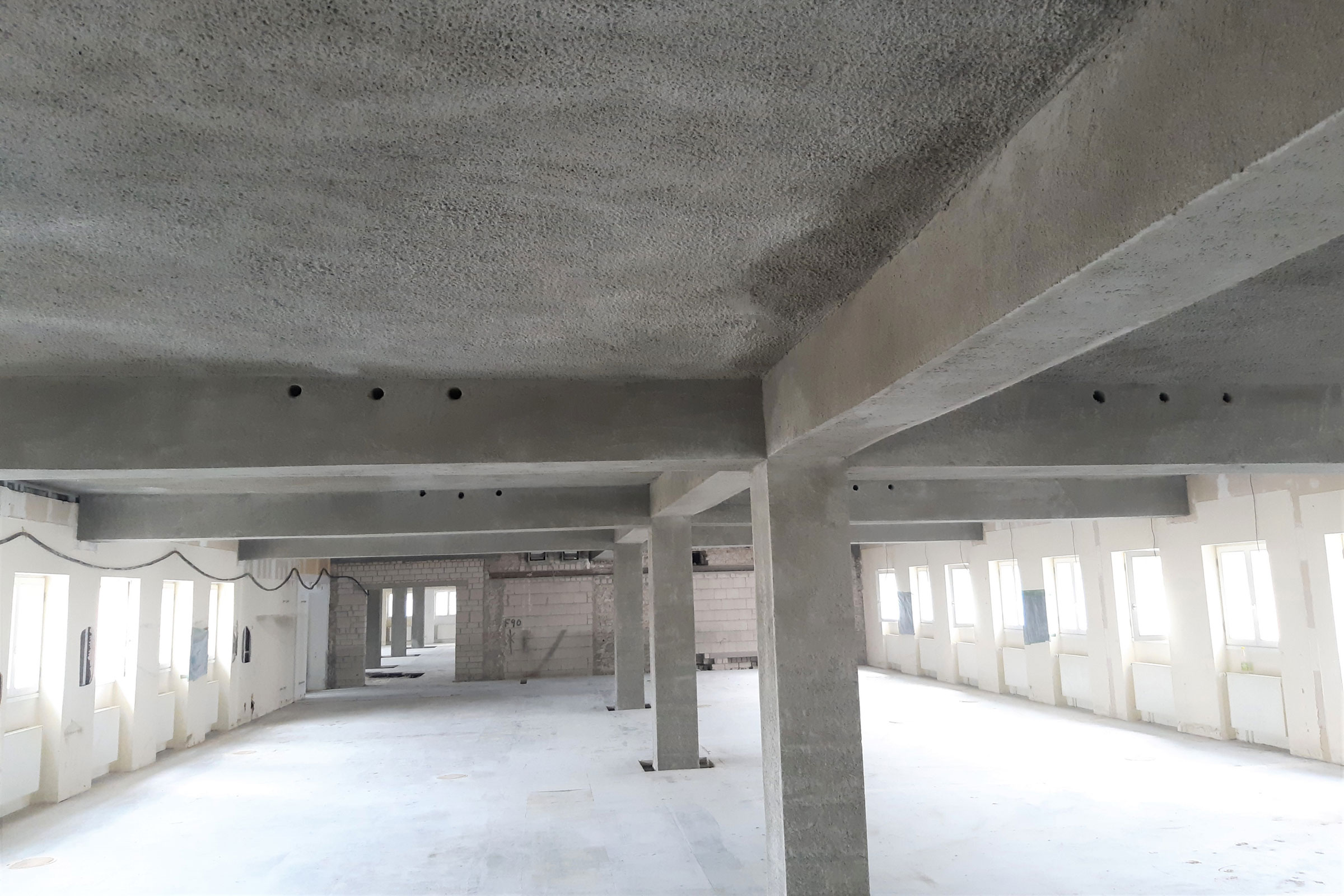 Deckenuntersichten und Deckenunterzüge Stützen des „Aurums“ in Köln StoCrete TS 126 StoCrete TS 136