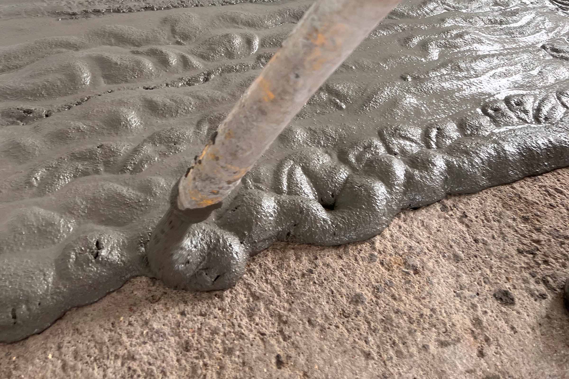 StoCrete TG 302 can be pumped and is therefore particularly suitable for large industrial floorings;