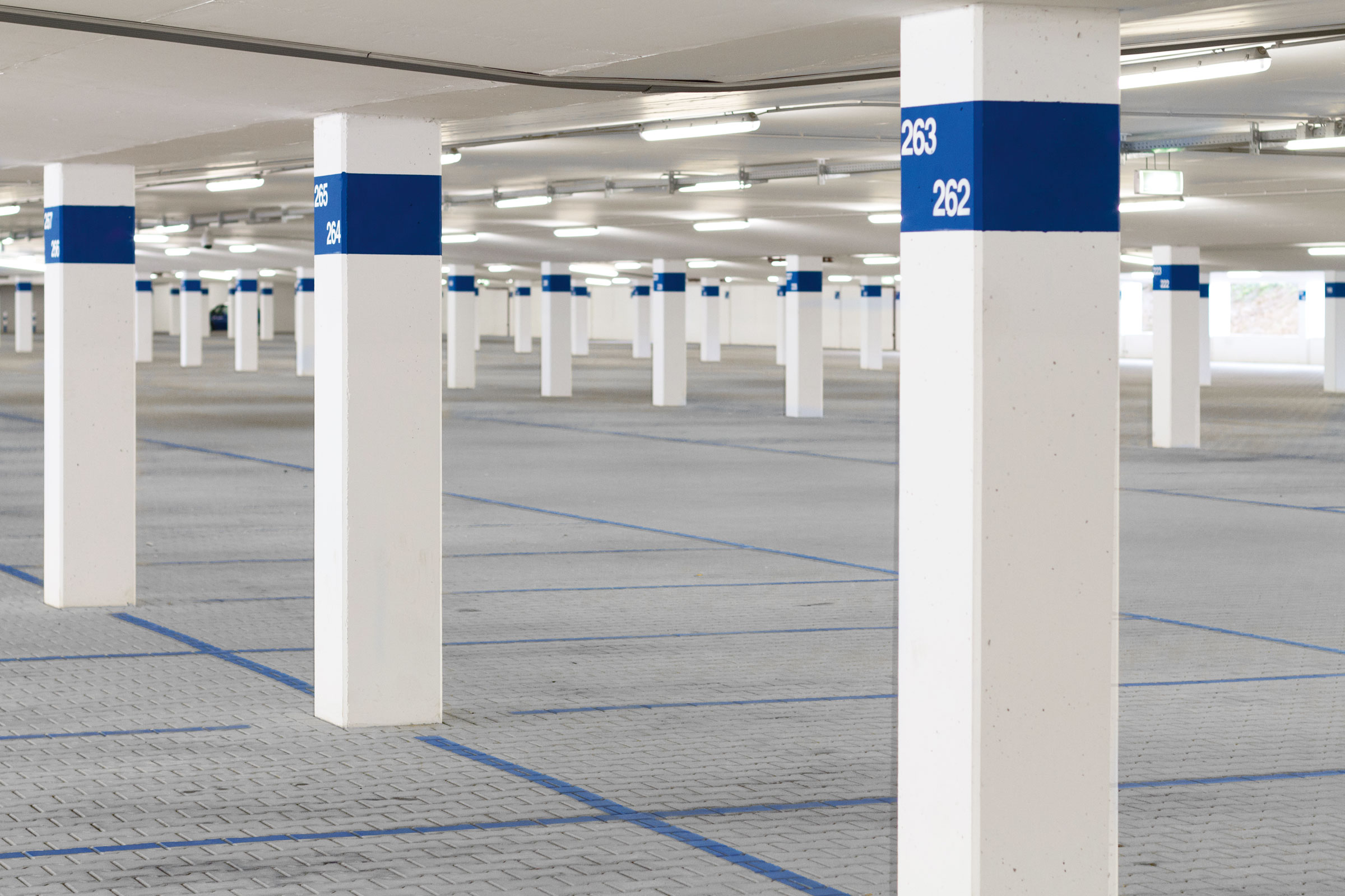 Waterproofing layer and surface protection