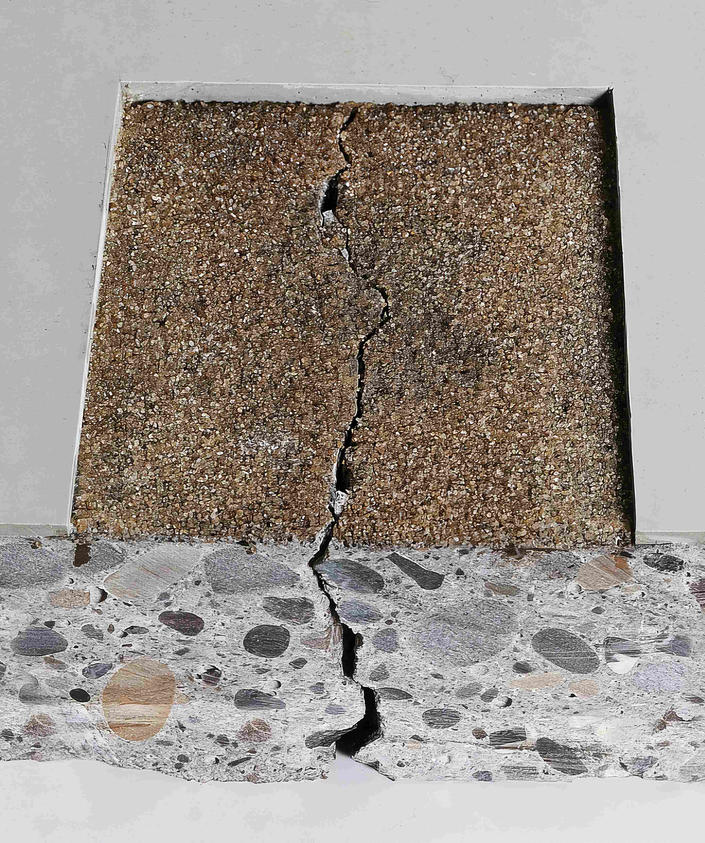 The test specimen shows that StoPur EB 200 remains waterproof