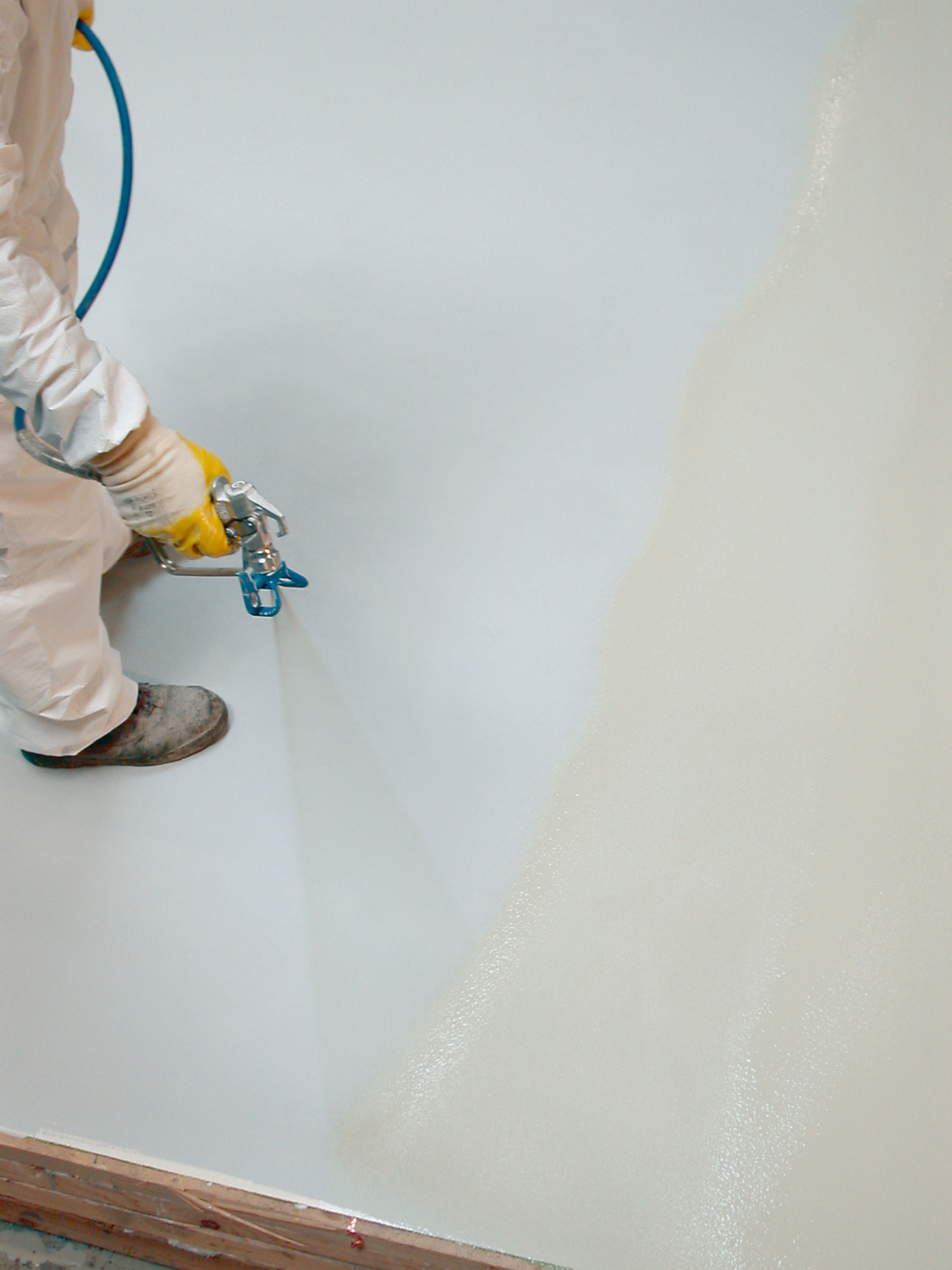 The new StoPox WL 150 water-based paint can be sprayed airless.