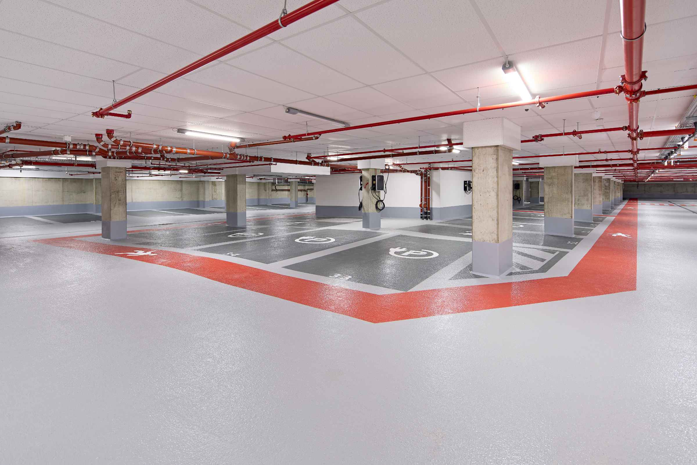 "StoFloor Traffic Elastic PM MultiBase" is, among other things, fast-curing and wear-resistant