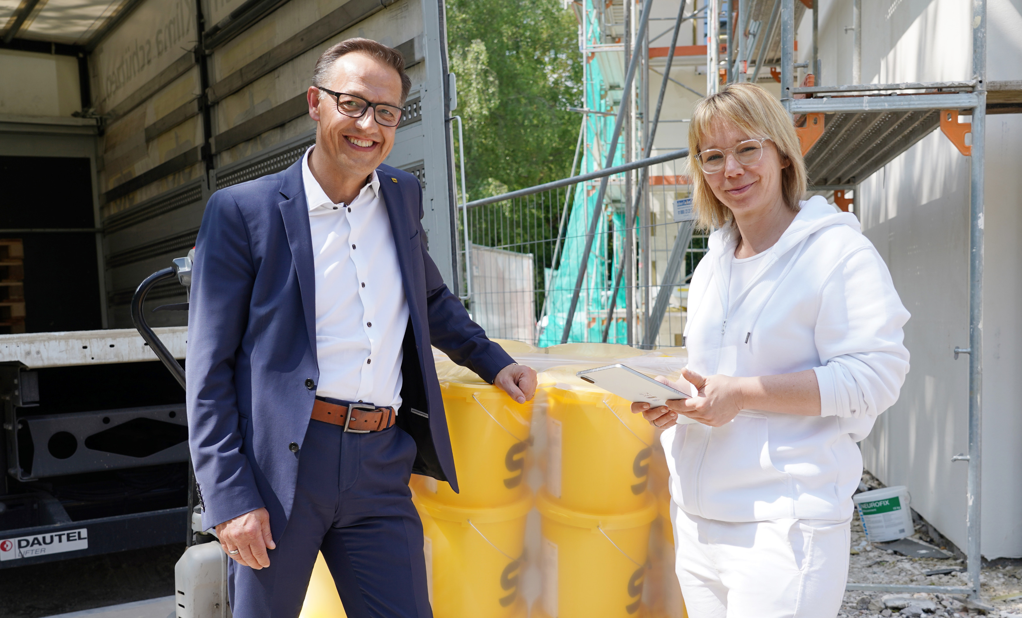 Michaela Knöpfle ordered paint via the StoOnline Shop and knows exactly when the pallet will arrive