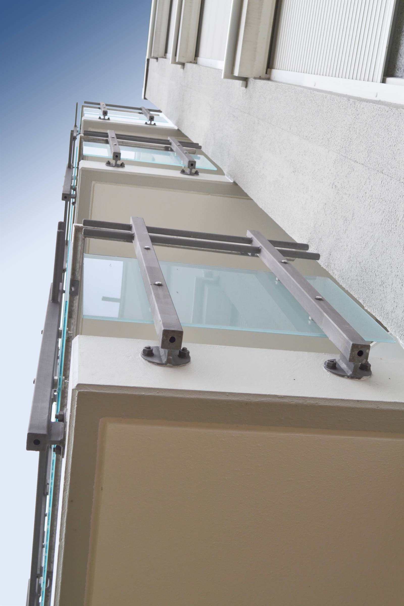 Professional repair of balcony damage