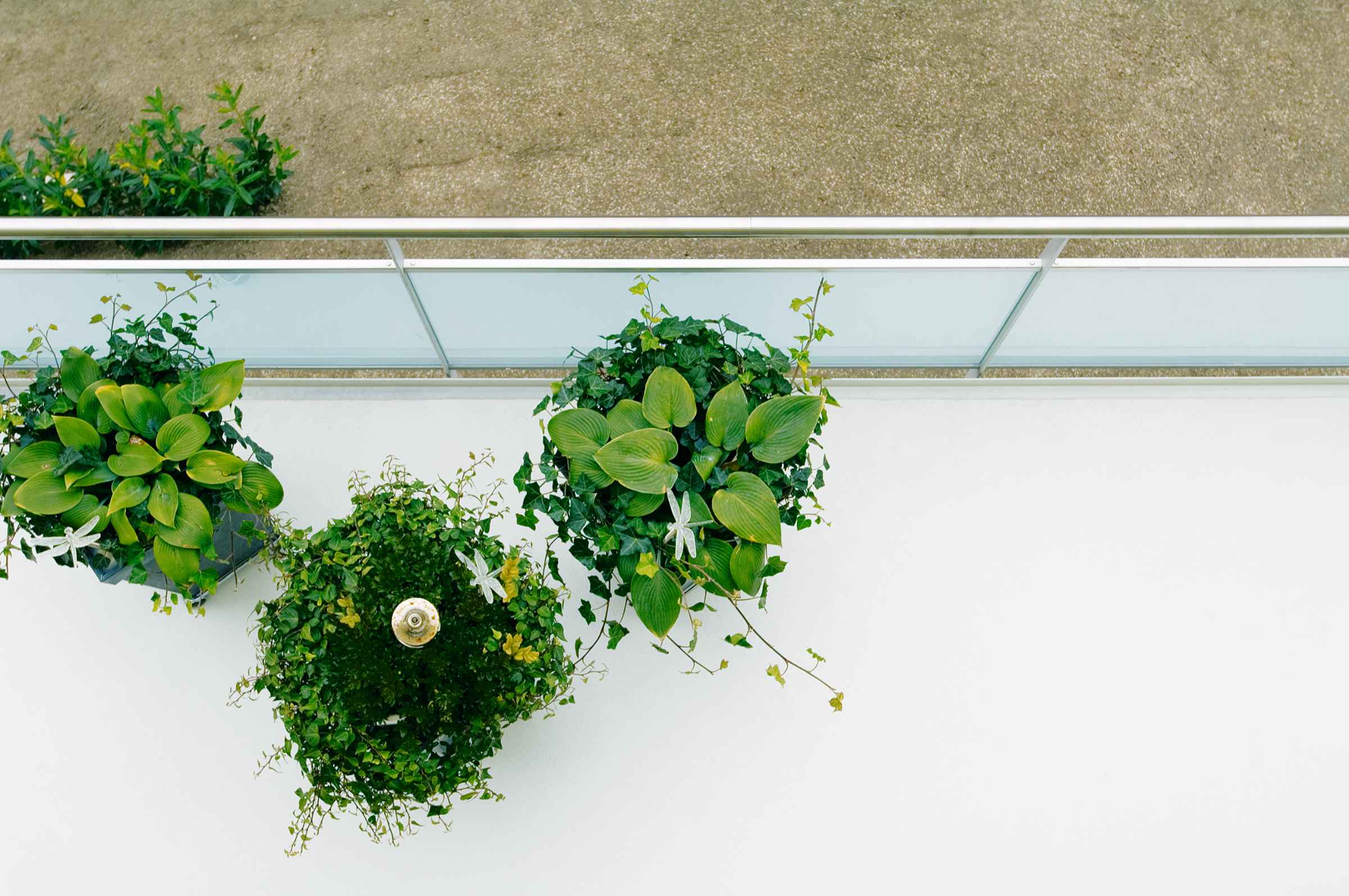 Balcony coatings must be able to withstand the weather, but also stresses from balcony furniture. 