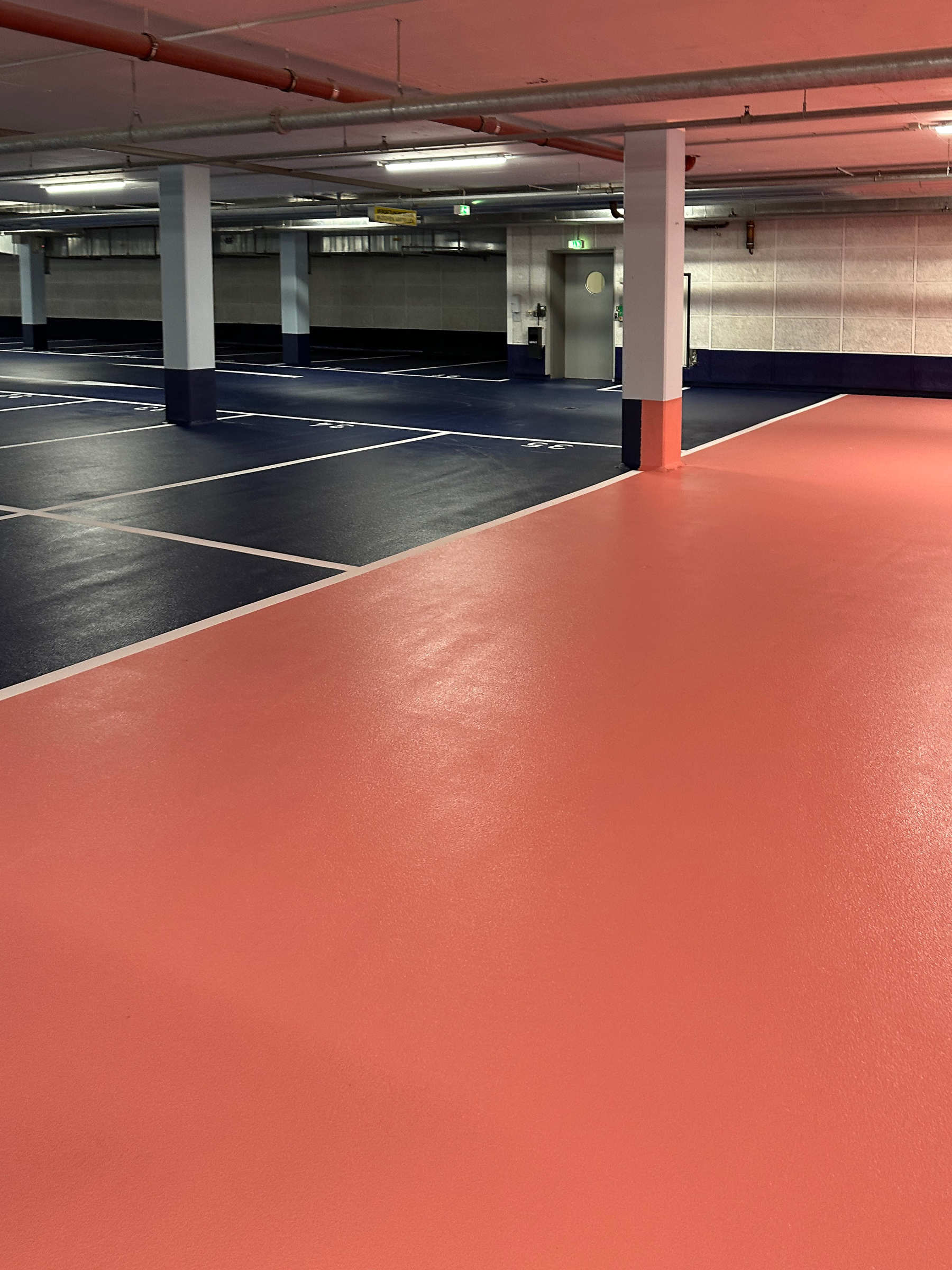 Bridging cracks and protecting the floor from water and pollutants