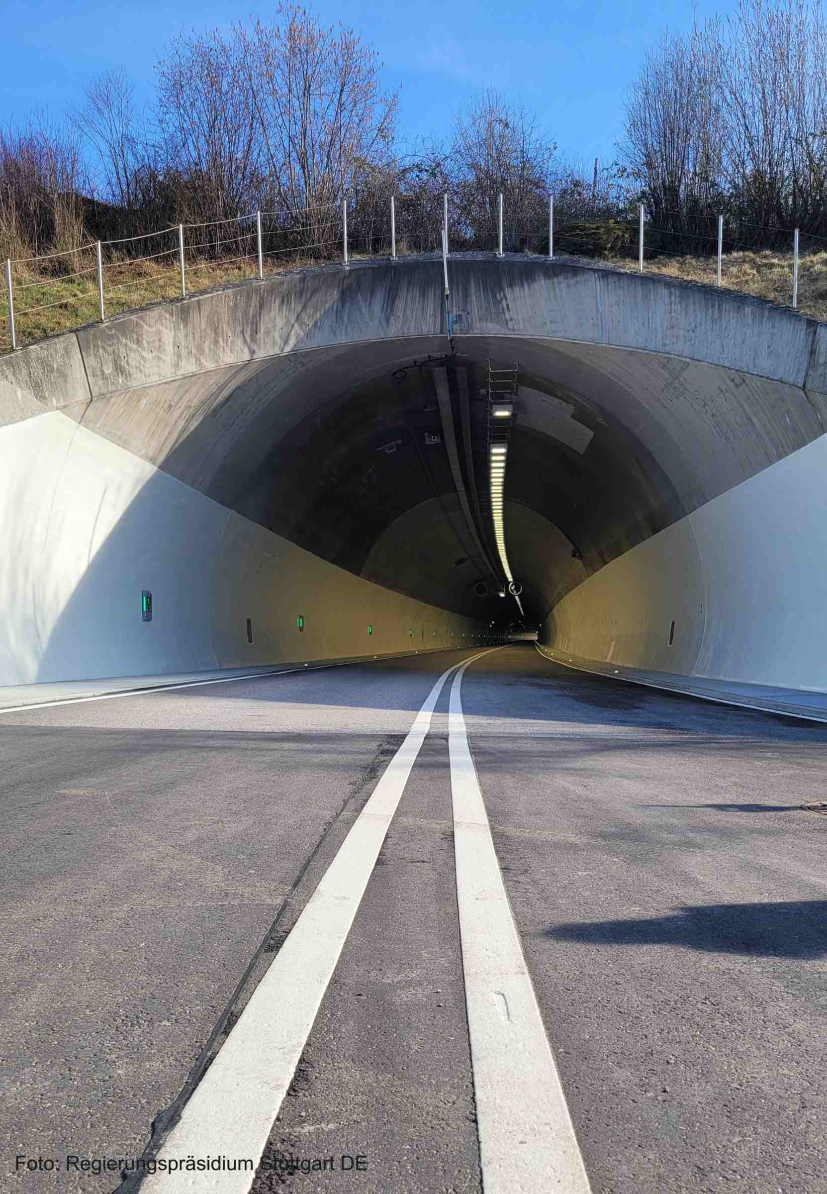 Protection with the highly UV-resistant sealing coat StoPur WV 60.