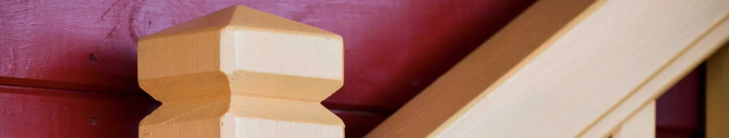 Indoor shot, Pullman City amusement park: glazed wood wall, Eging am See, DE