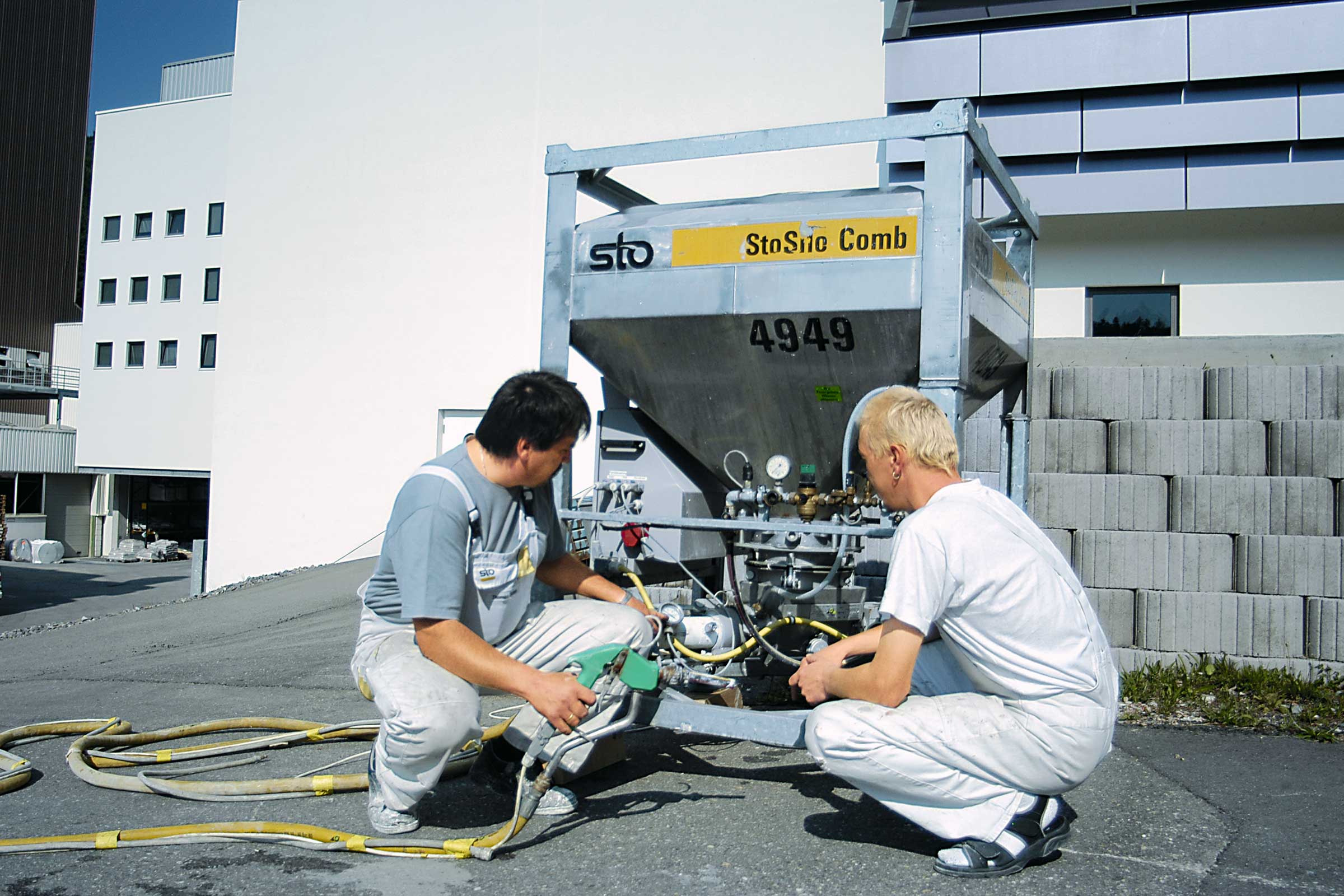 Advice on the construction site with the StoSilo Comb