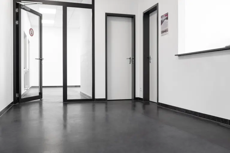 Low-emission floor coating StoCryl BF 700