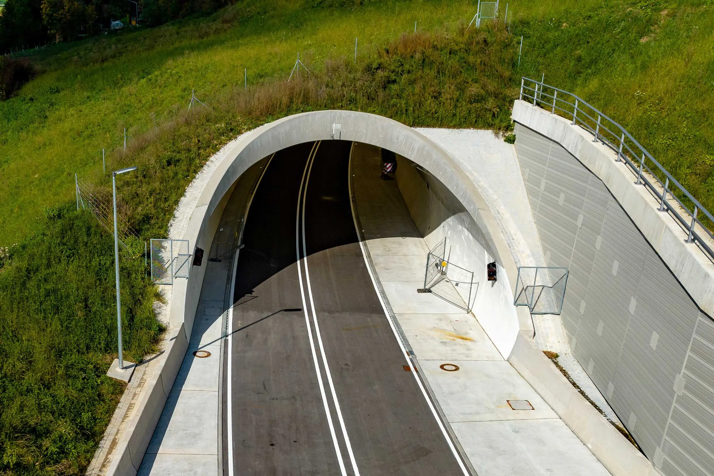 tunnel__hjg2022100_2400_6