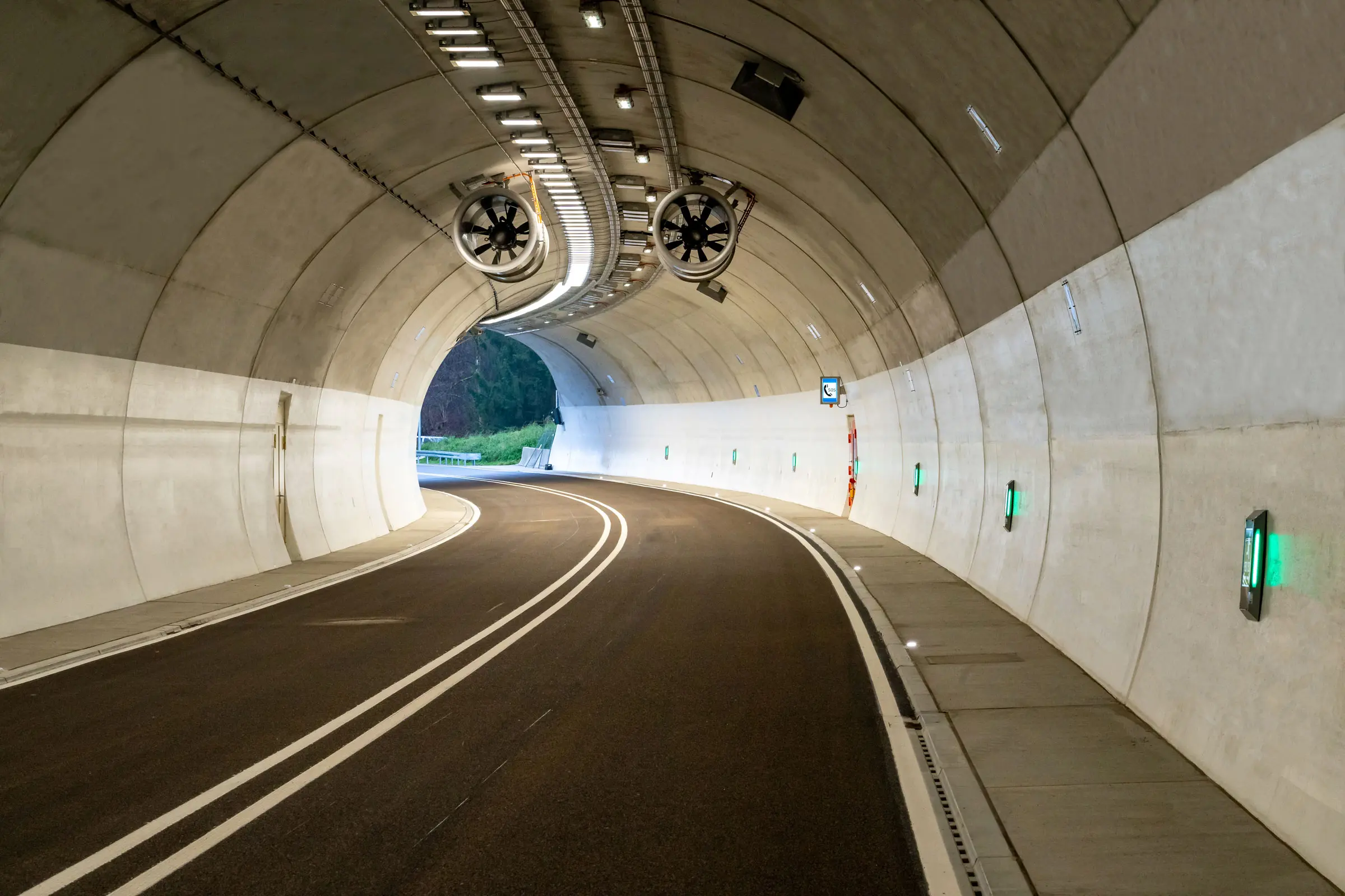 tunnel_hjg2022120_2400_2