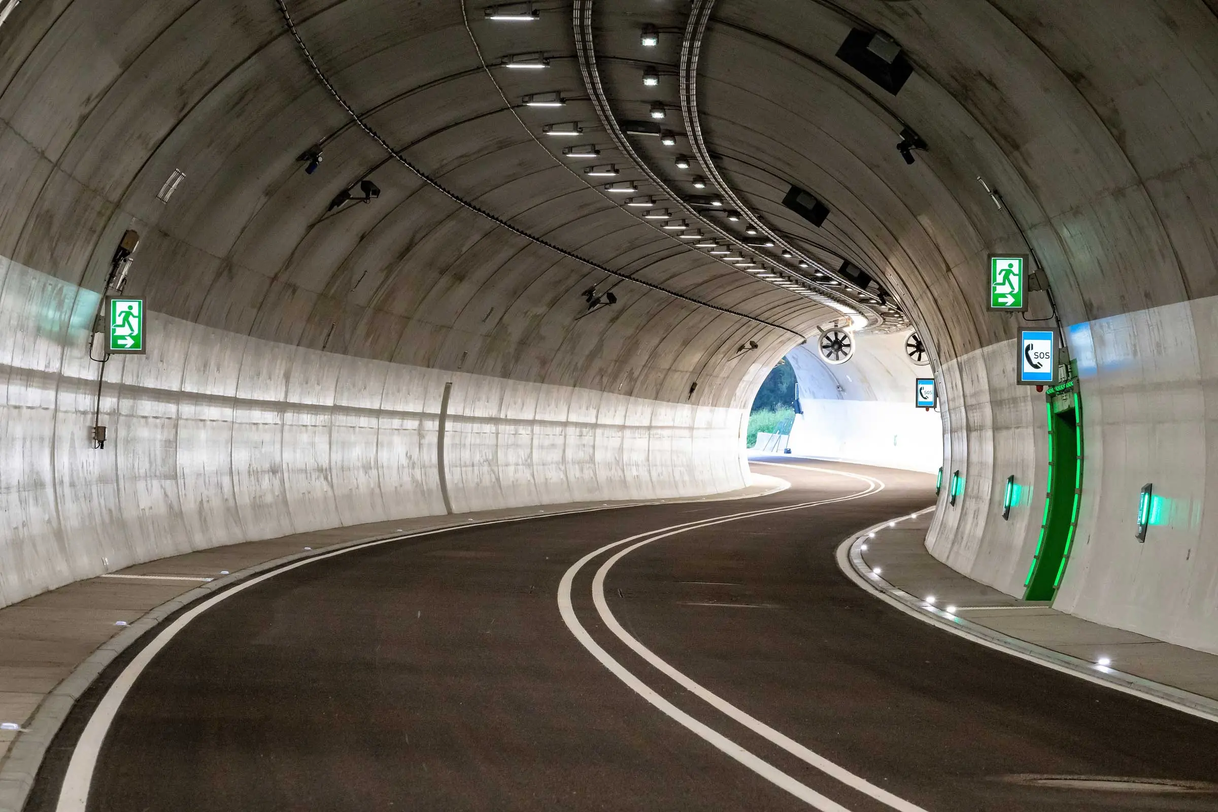 tunnel__hjg2022120_2400_3