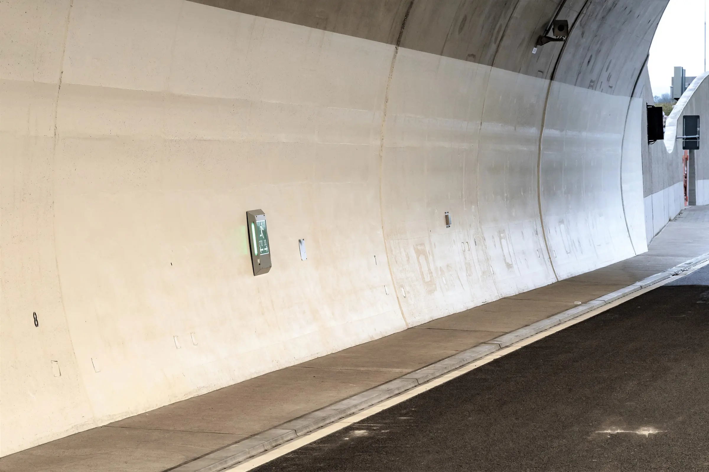 tunnel_hjg2022120_2400_4