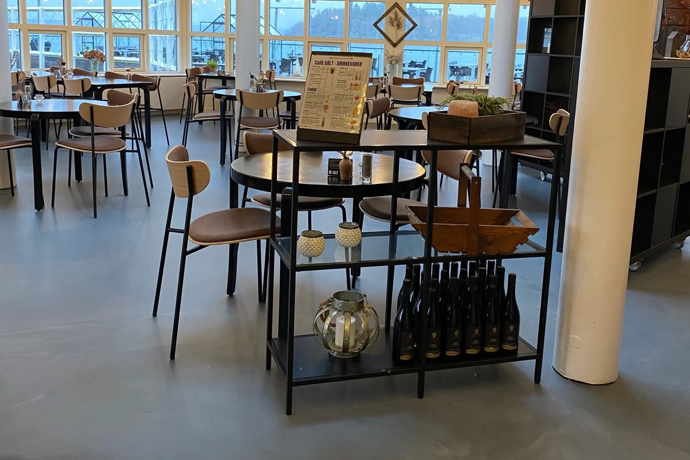 High-quality seamless floor for Café Salt in Mariager