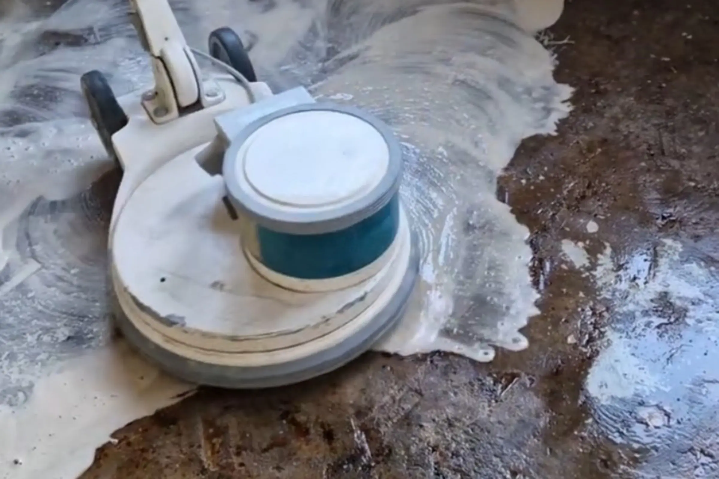 Refurbish oil-contaminated floors easily and efficiently with StoCretec