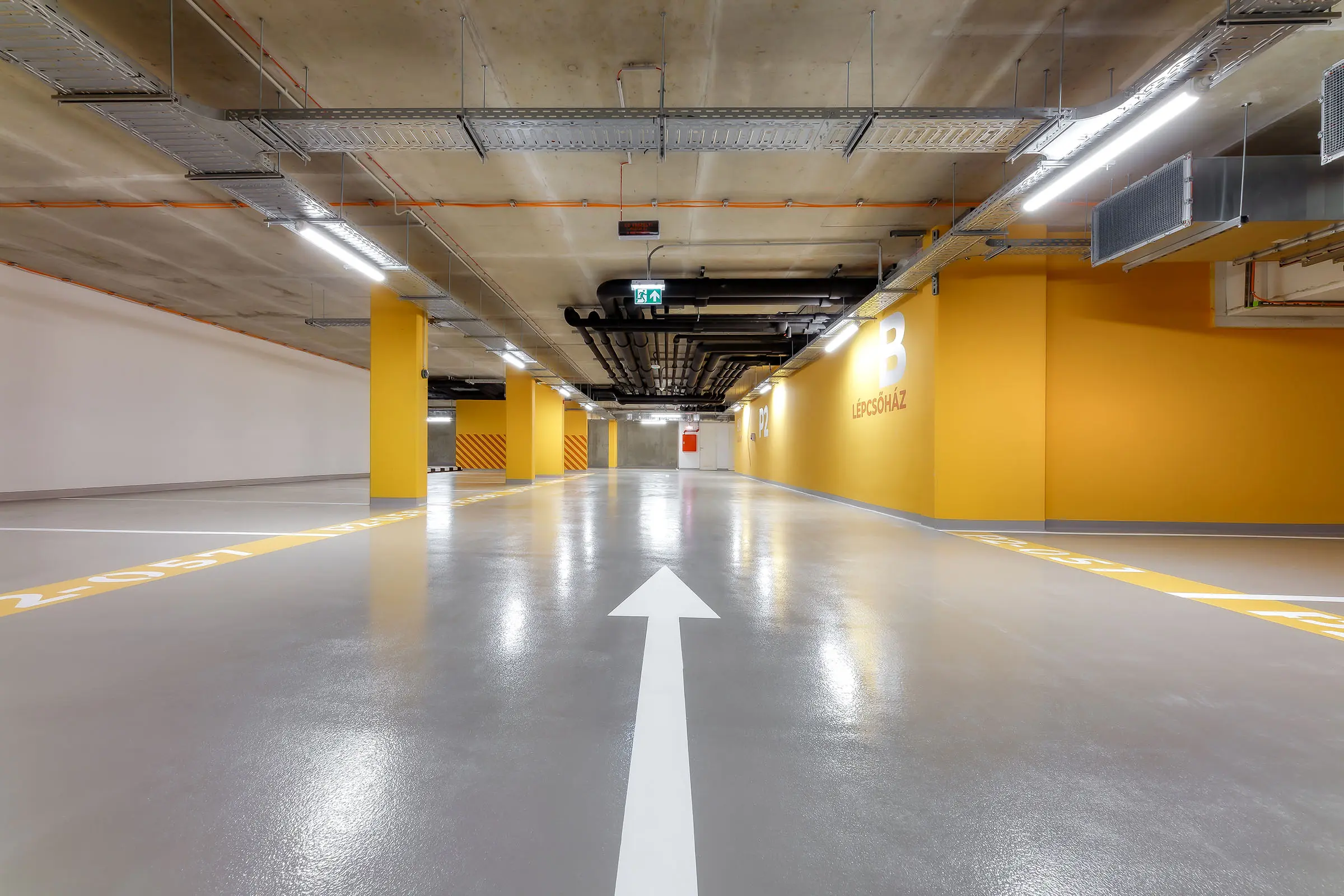 Tiefgarage und Fassade der Beluga Bay Wohnanlage