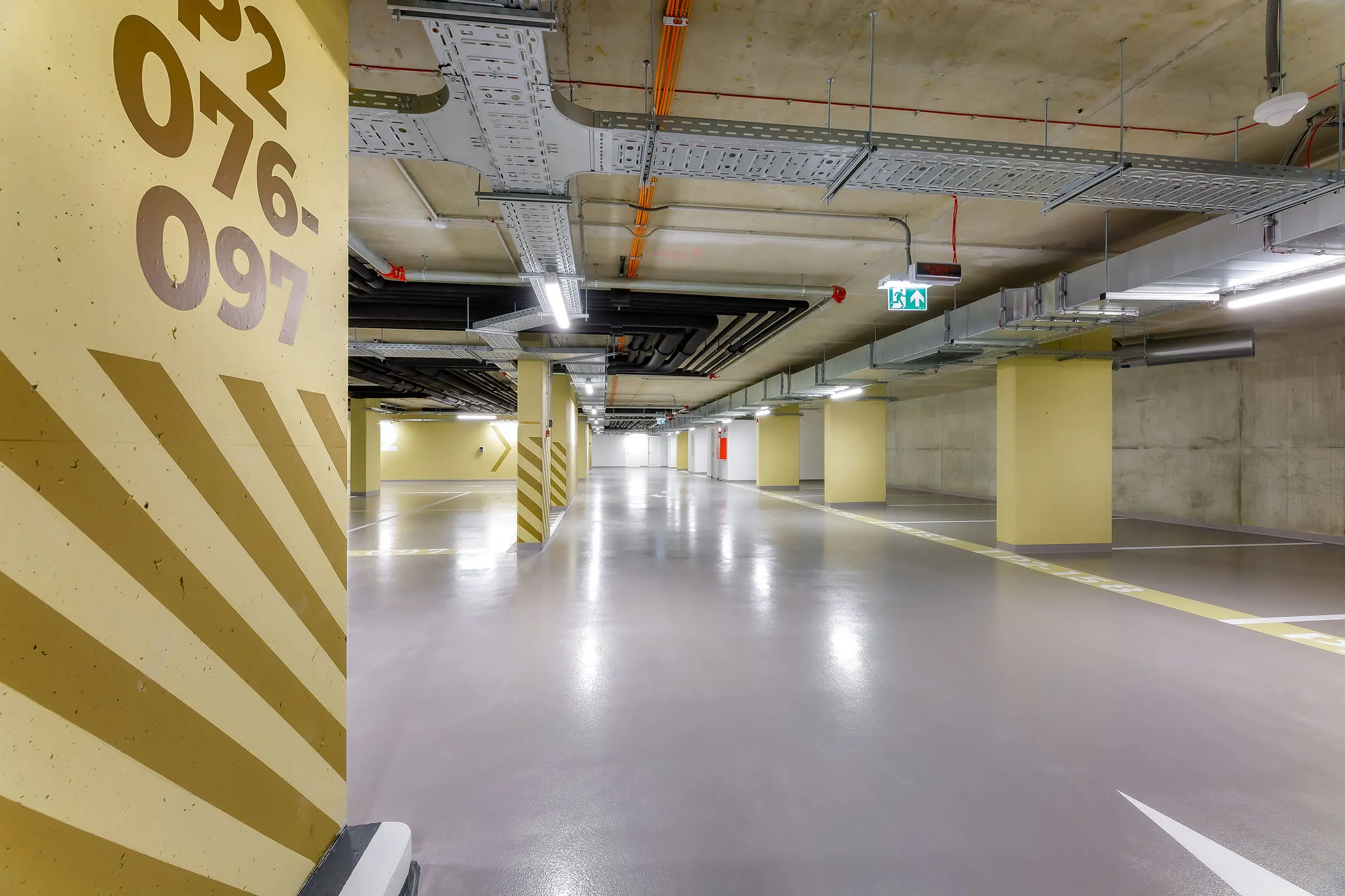 Tiefgarage und Fassade der Beluga Bay Wohnanlage