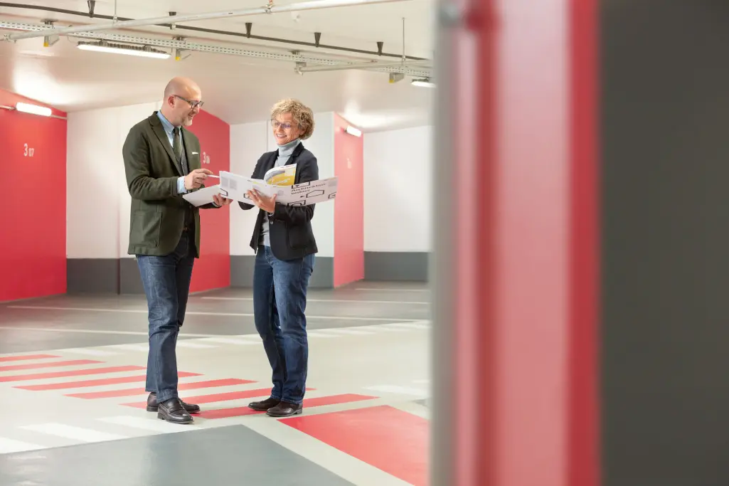 Investor is advised by project manager about tailor-made system solution