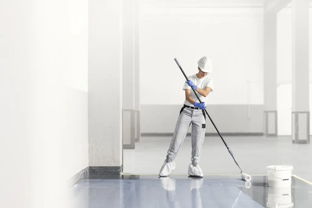 Durable and efficient solutions: from the concrete facade to the floor.