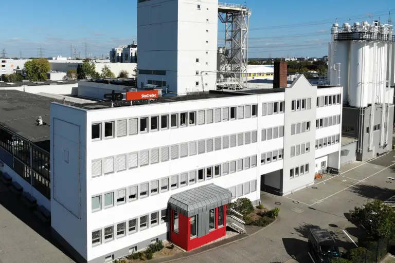 Außenaufnahme Empfangsgebäude der StoCretec Zentrale in Kriftel bei Frankfurt