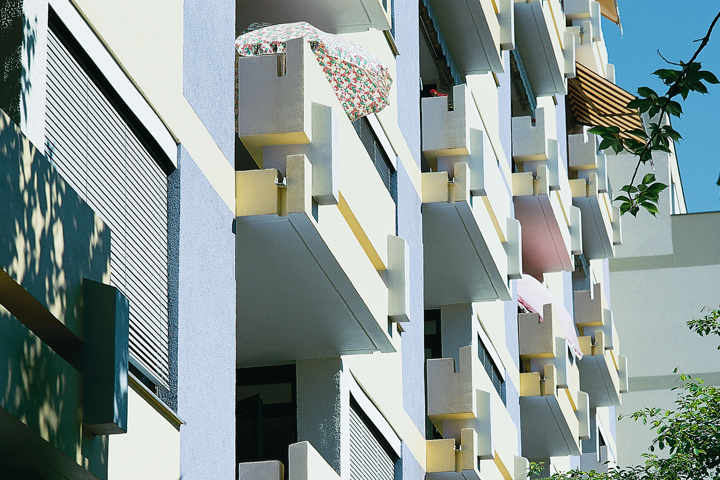 Spalling on edges and corners