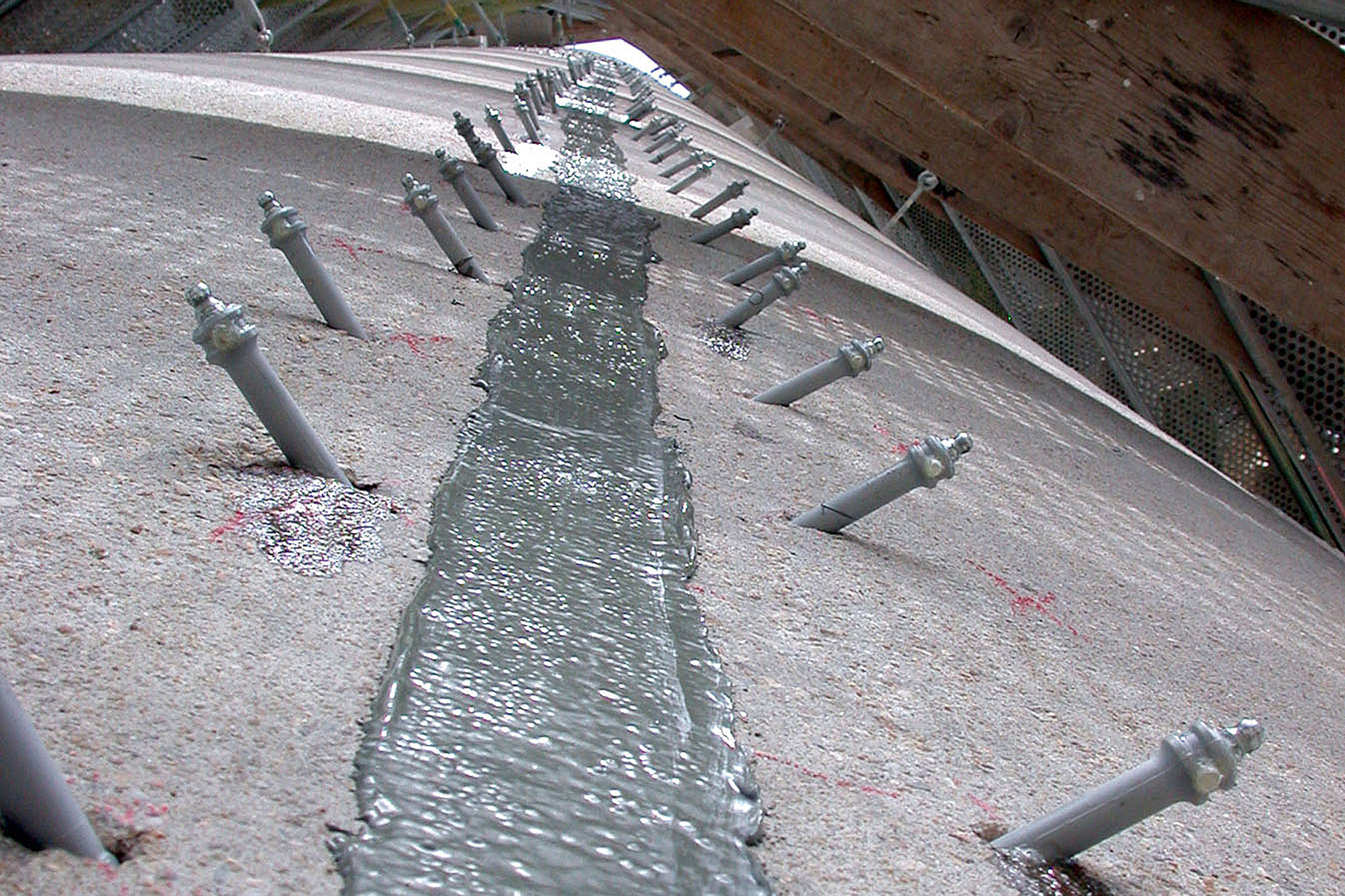 Permanent sealing of cracks in concrete components